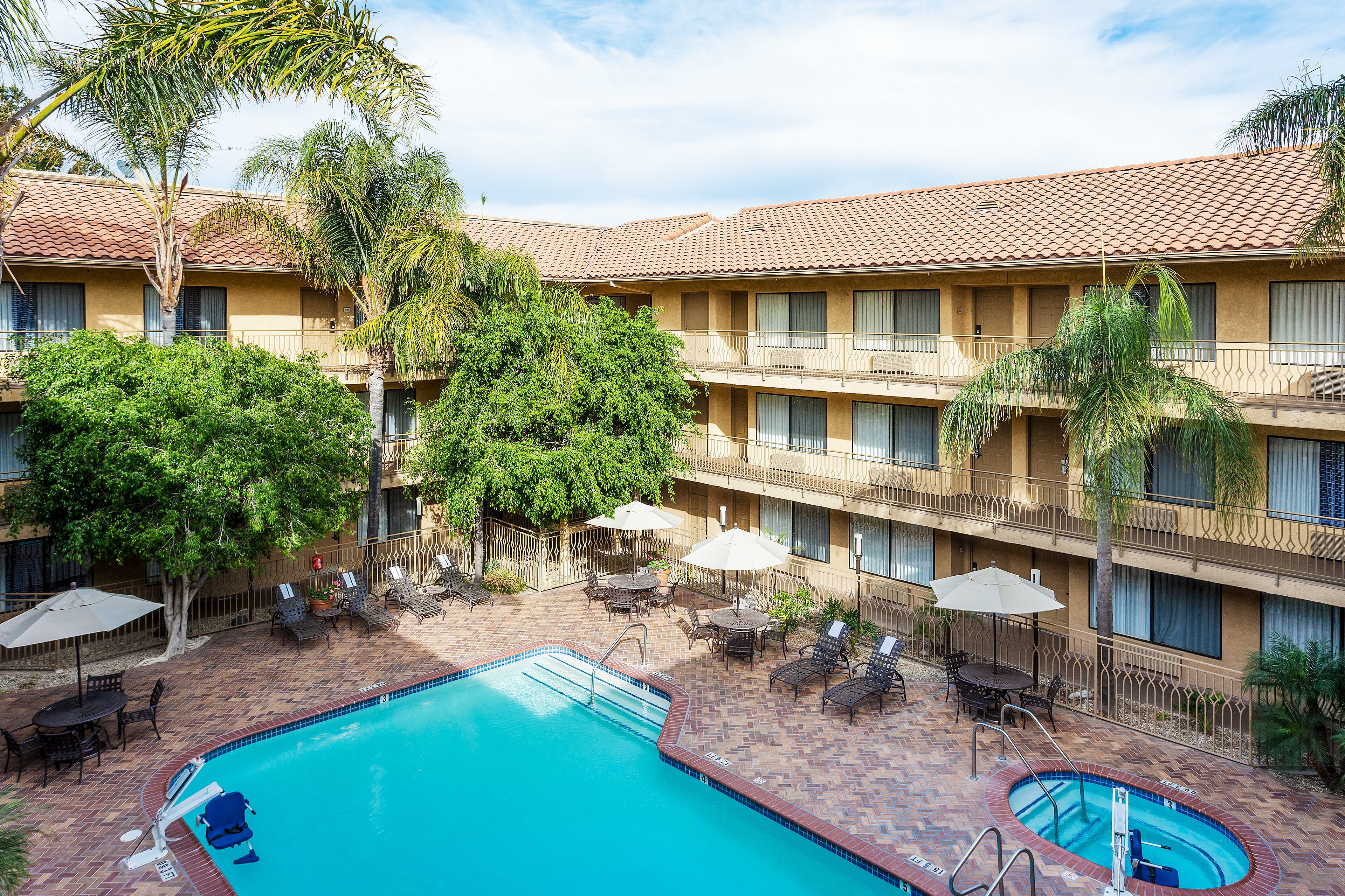 Holiday Inn Express Simi Valley 2/60