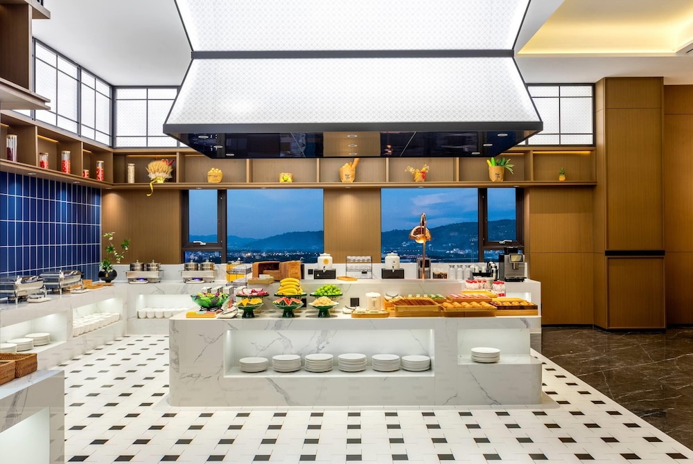 Days Hotel by Wyndham Kunming Yiliang 36/38