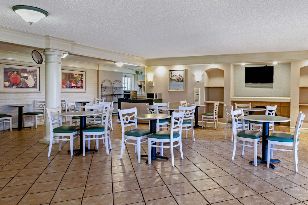 La Quinta Inn Stockton 39/53