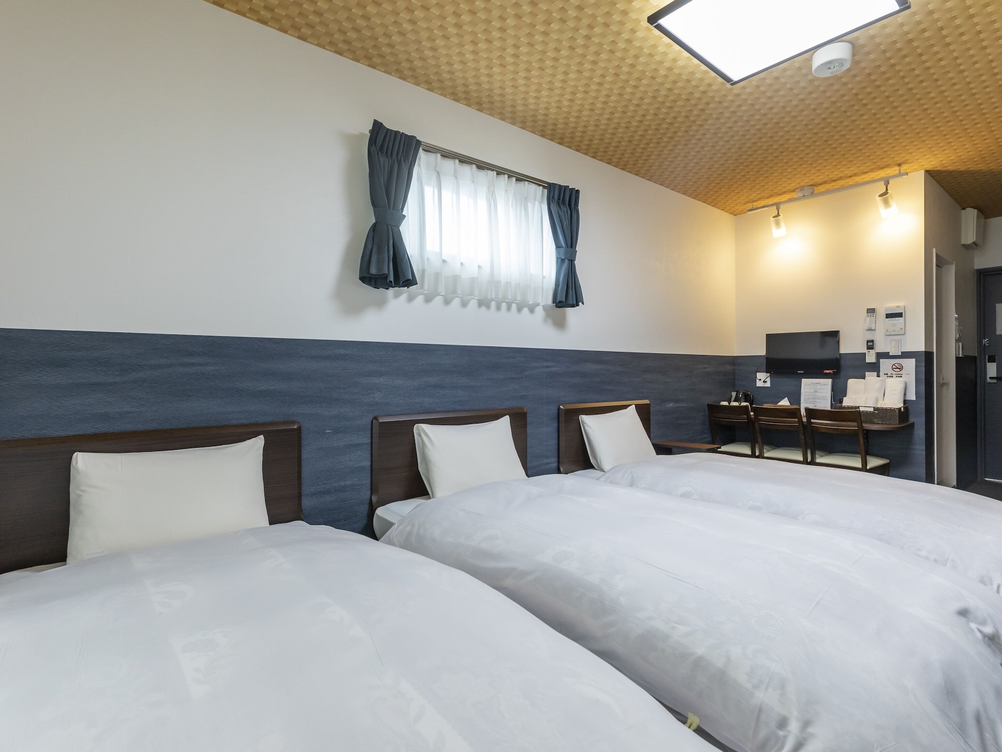 Room, Triple, 1 Queen and 1 Single Bed