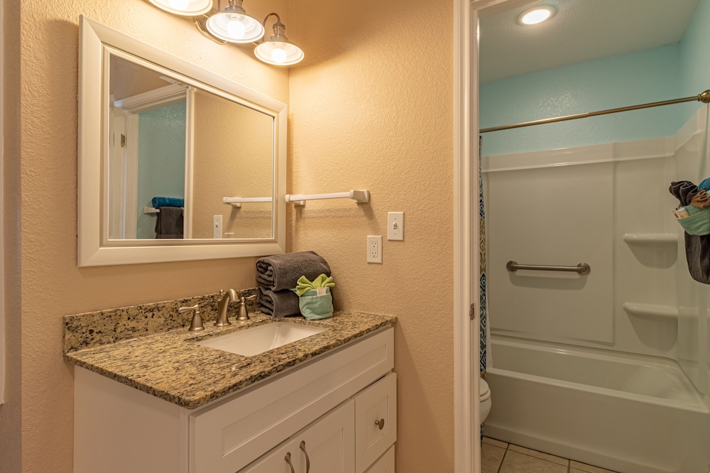 Executive Keys Condominiums on the Beach 62/66