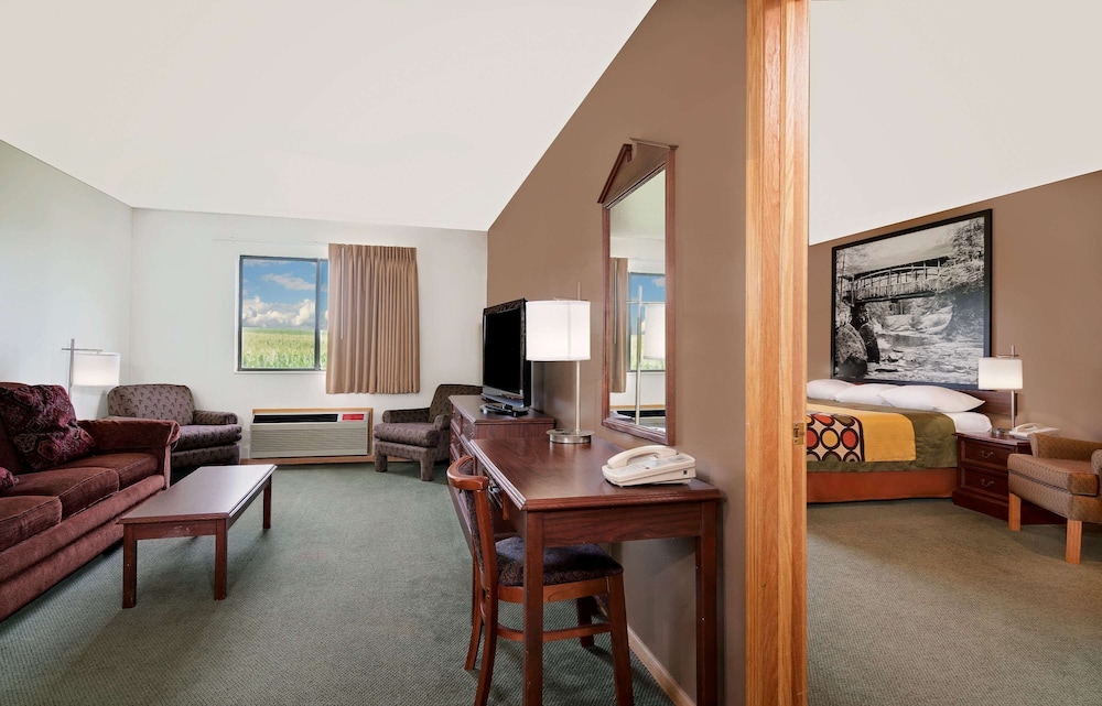 AmericInn by Wyndham Mauston 34/44