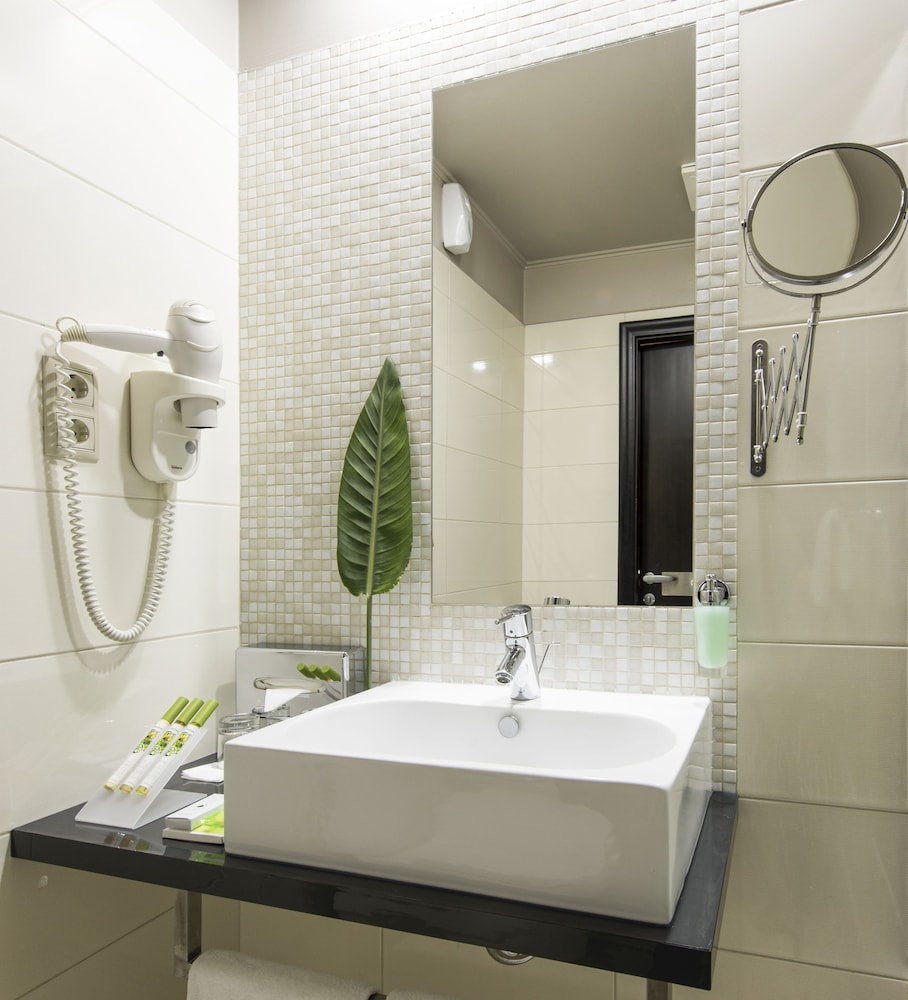 غرفة قياسية بسريرين منفصلين بإطلالة على المدينة بشرفة، Carat Boutique Hotel 2/2