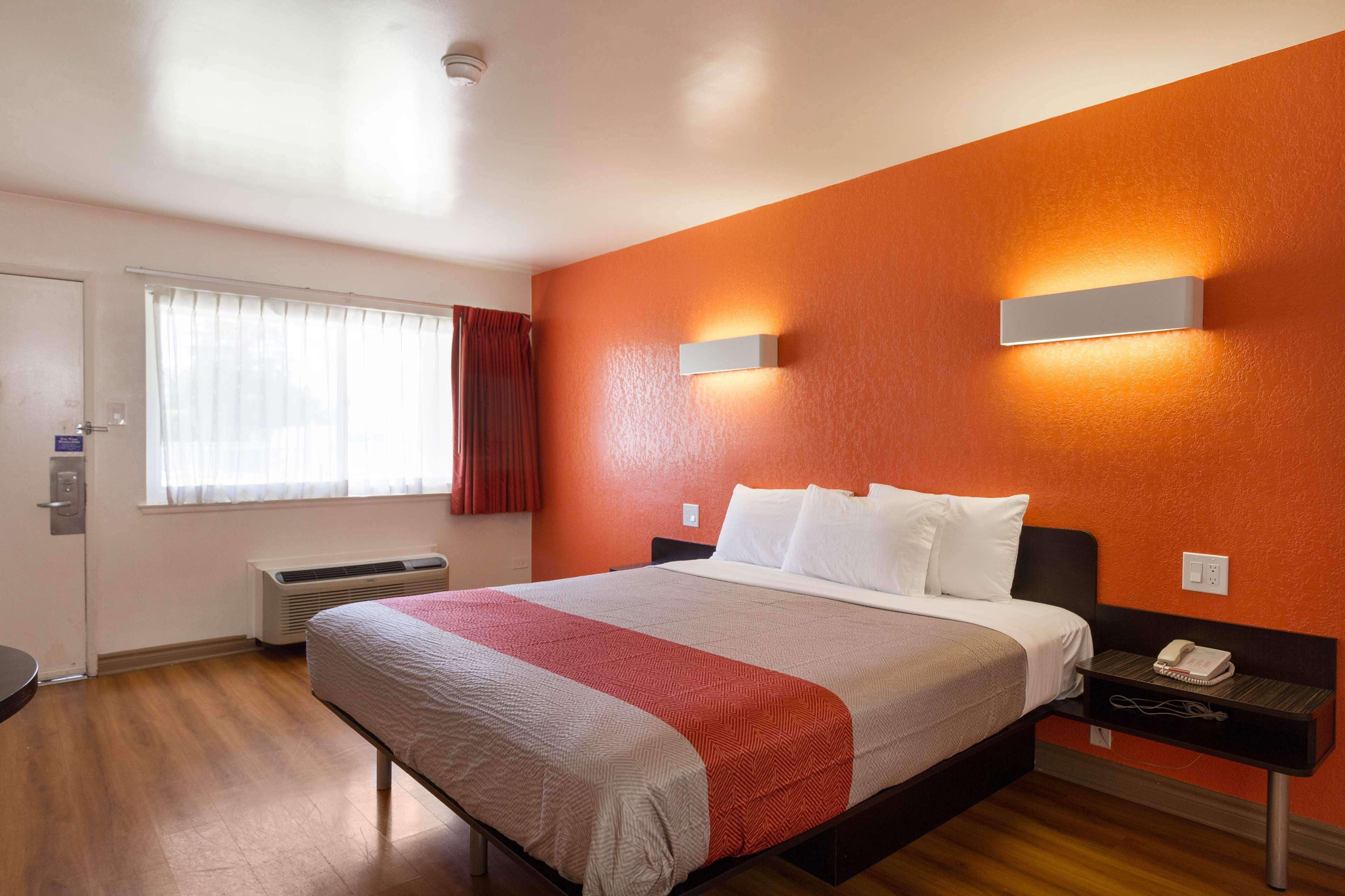 1 King Bed - Non-Smoking.