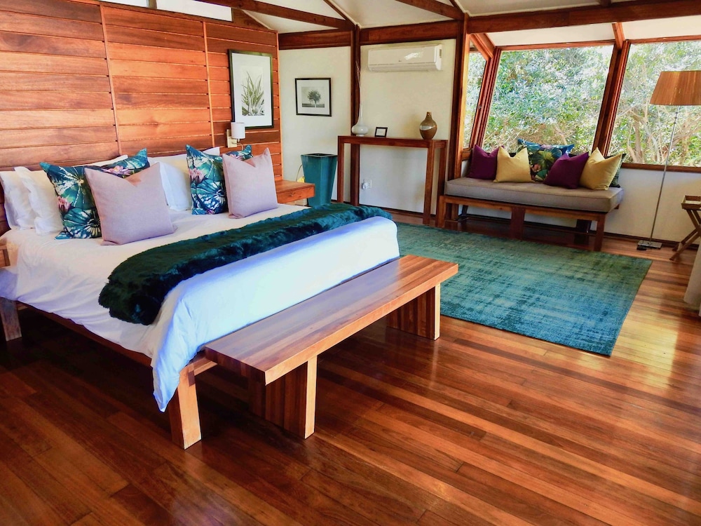 Makakatana Bay Lodge 7/84