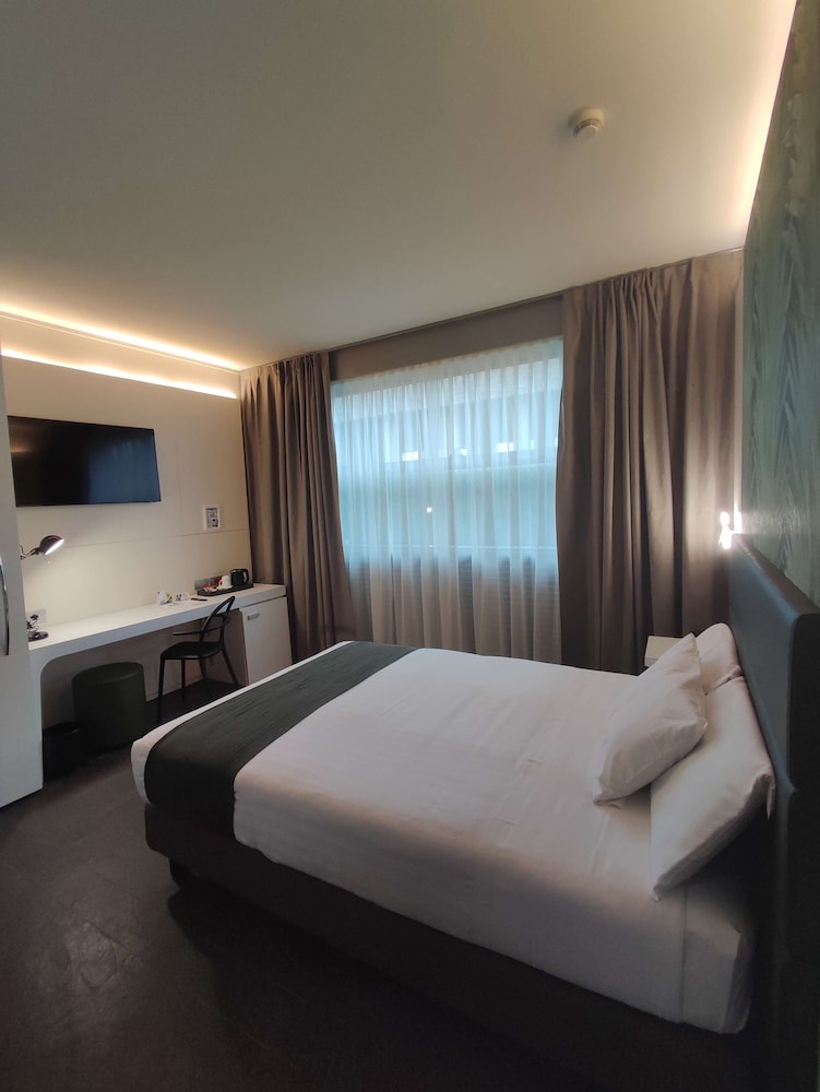 Standard, French Bed, Accessible