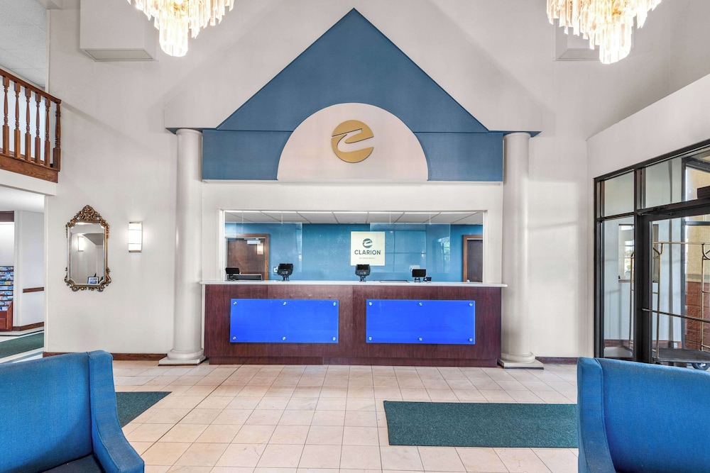 Clarion Inn & Suites Indianapolis Northwest 6/55