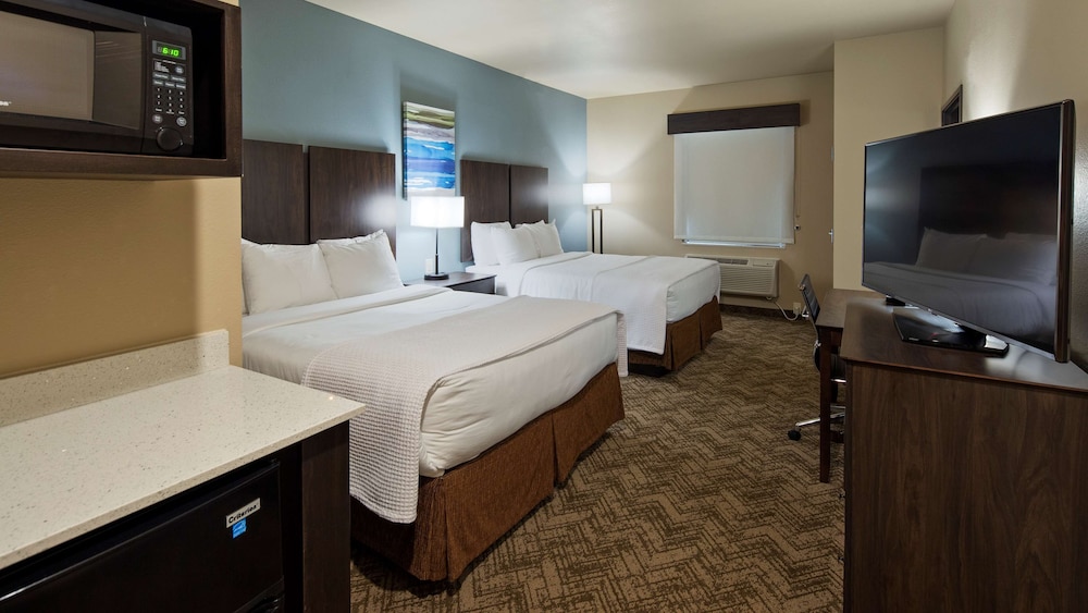 Best Western Golden Spike Inn & Suites 16/33