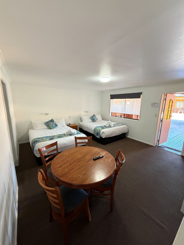 RIVIERA MOTEL BUNDABERG 31/44