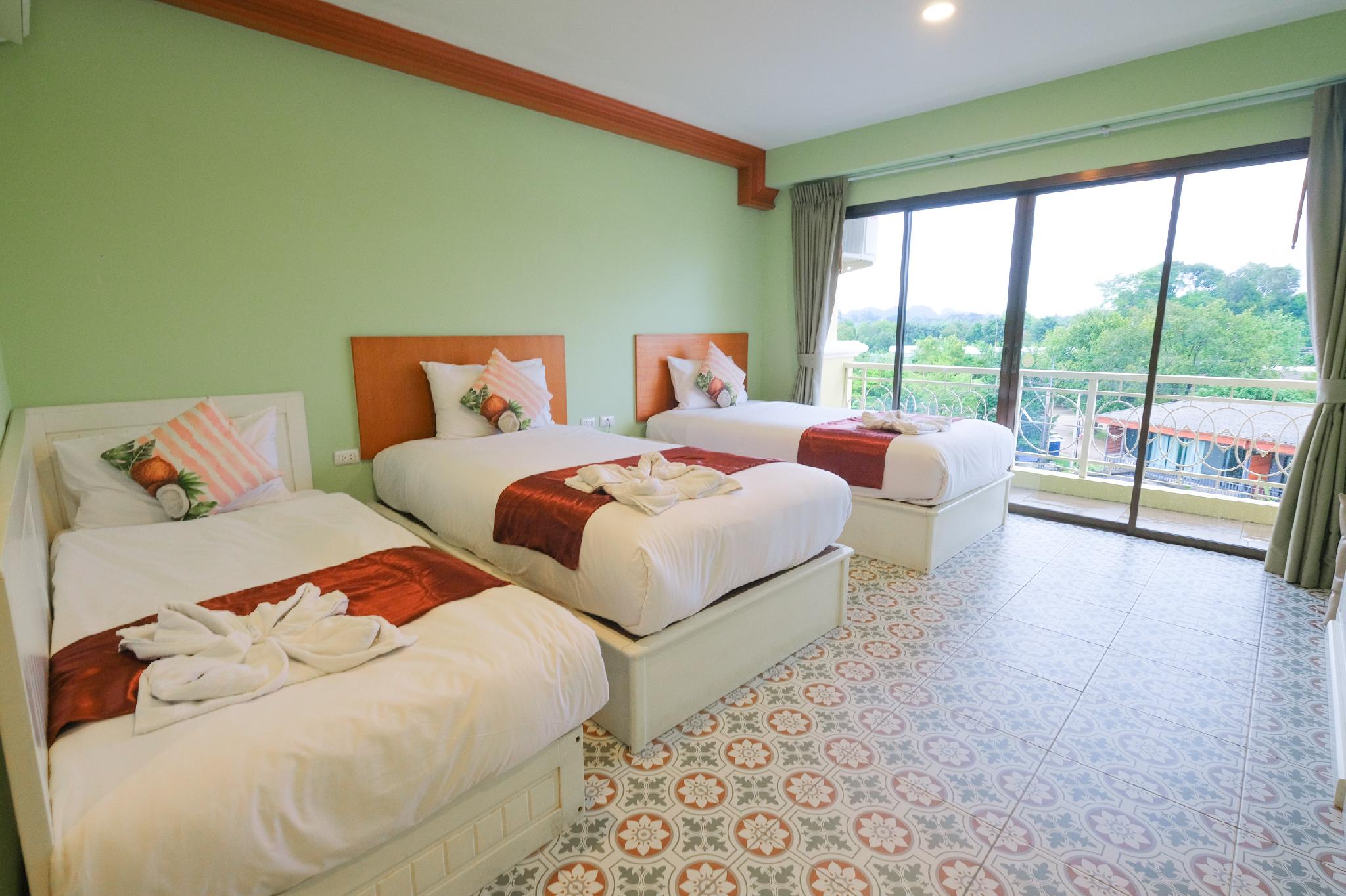 Room, Triple