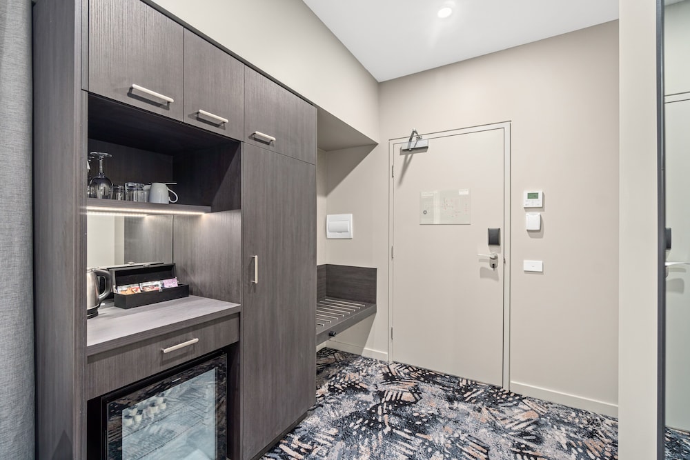 Mercure Pakenham 37/38