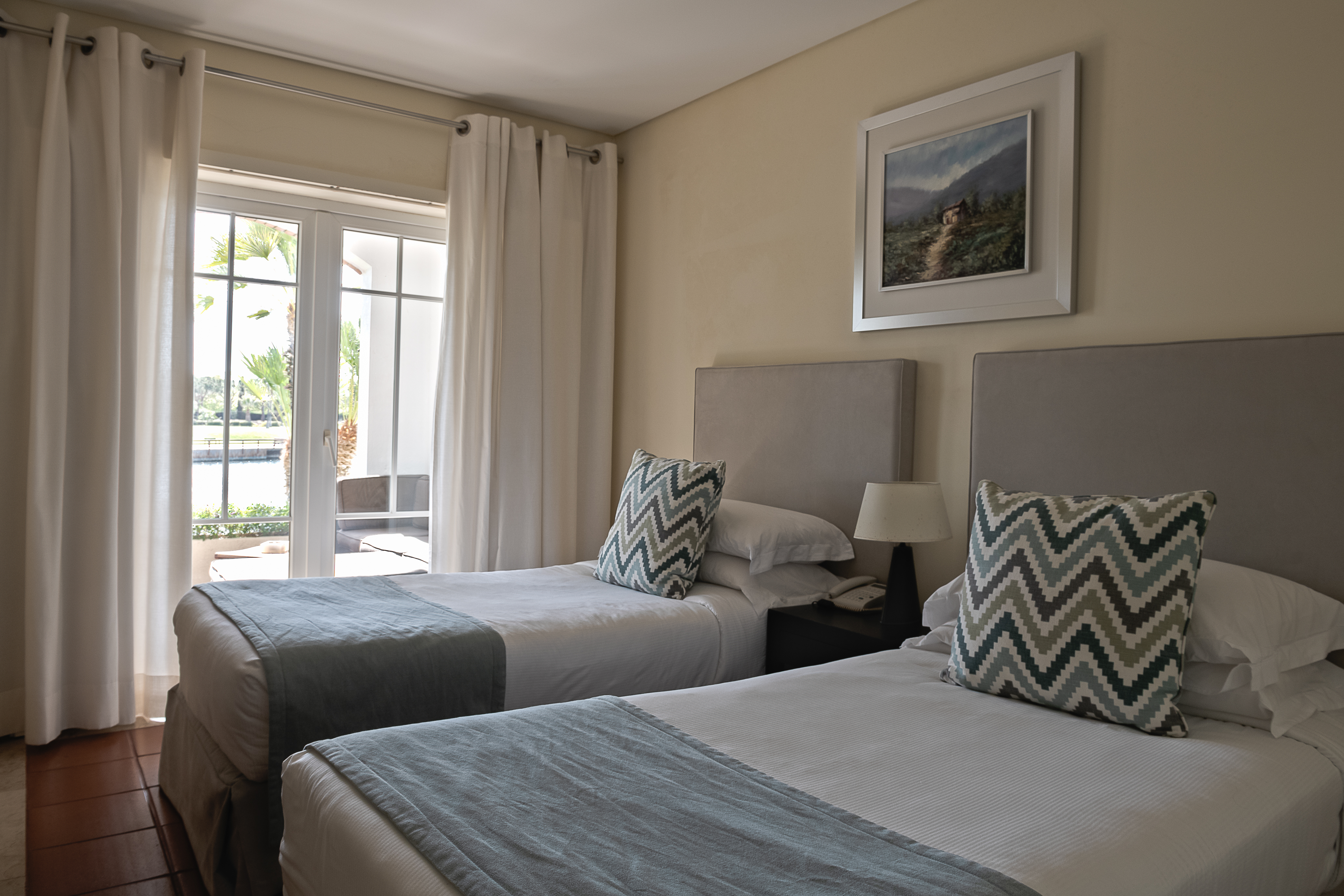 2 Bedrooms, Residence, Inland View