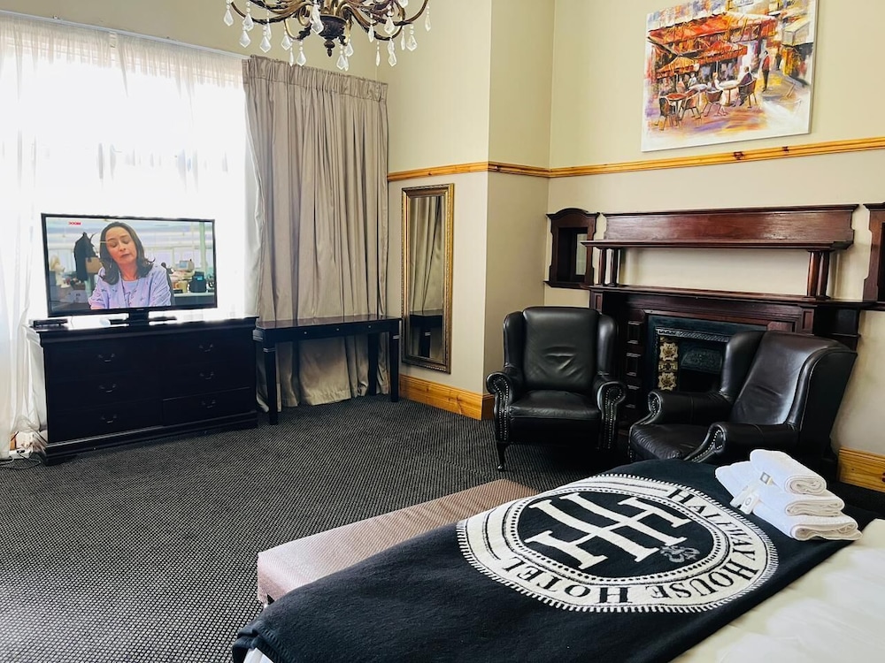 Halfway House Hotel 29/50