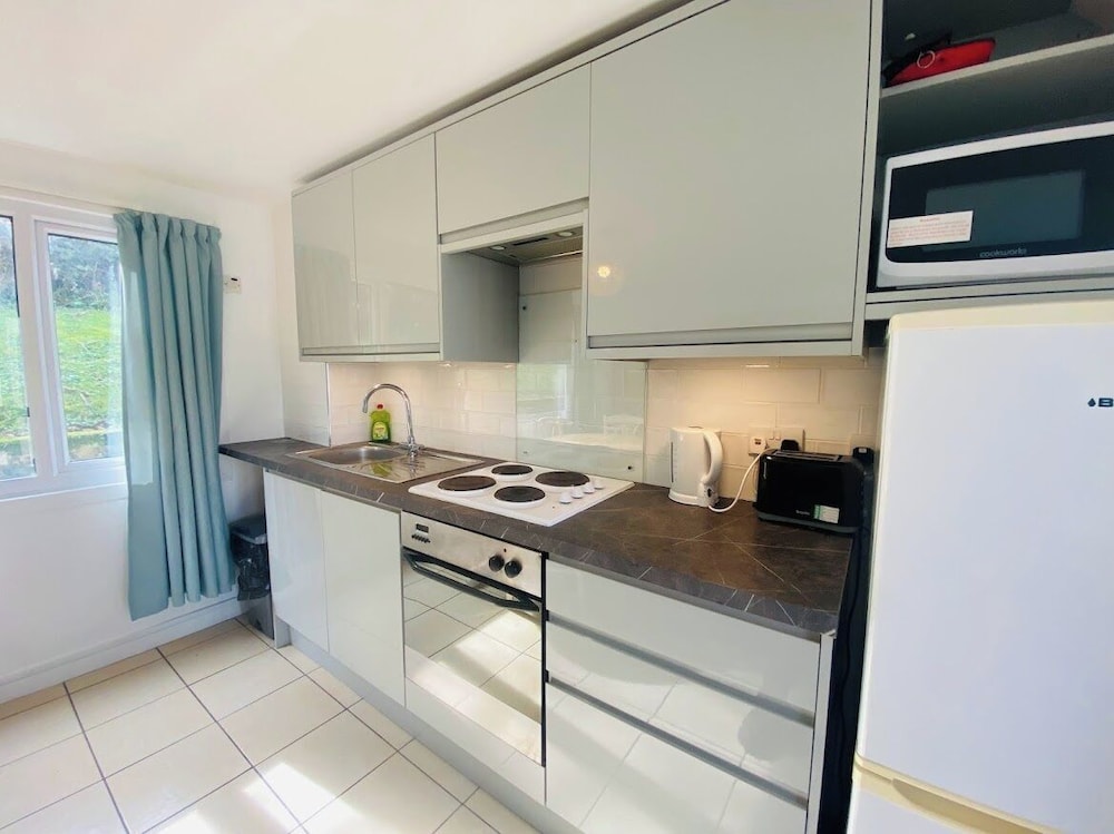 Freshwater Bay Holiday Cottages 9/50
