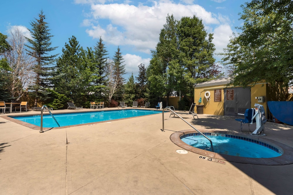 Best Western Plus Olympic Inn 48/73