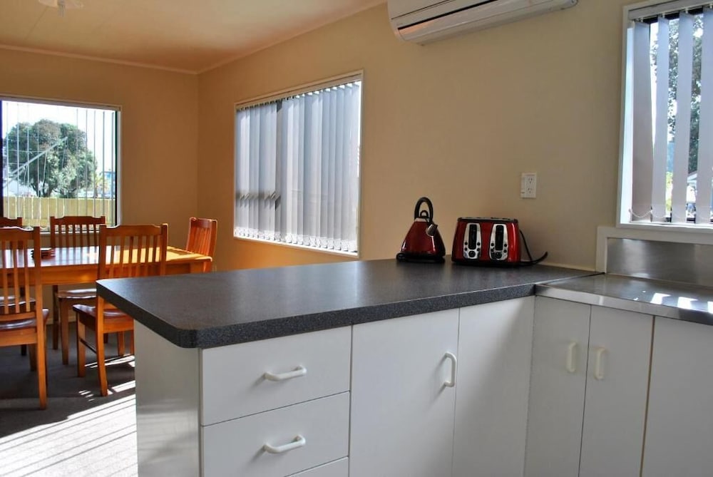 Waikanae Beach TOP 10 Holiday Park 5/50