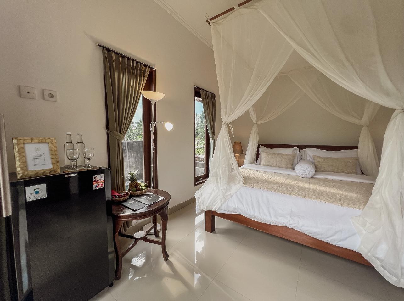Premium, King Bed, Pool Corner