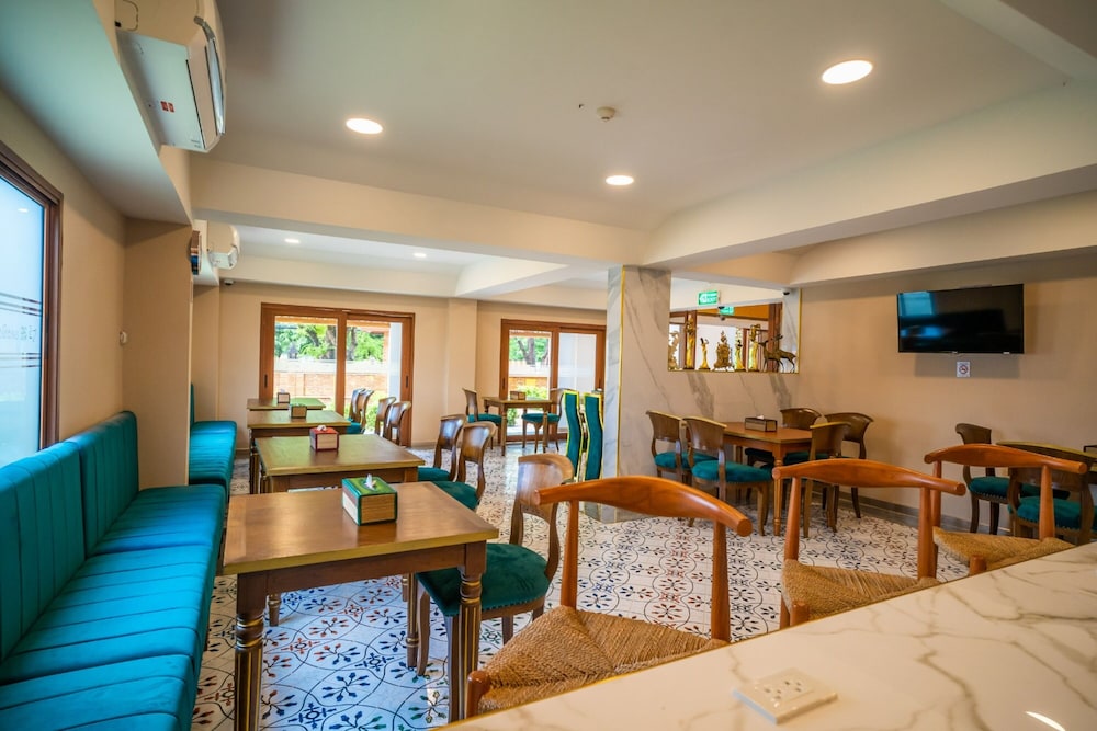 Siri Nakornpink Chiang Mai Hotel 50/75