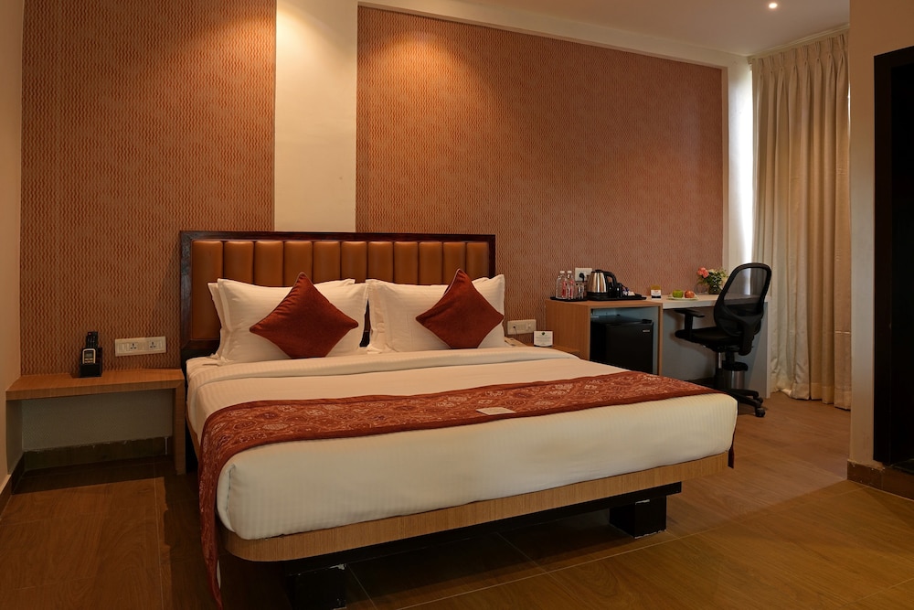 DELUXE, DOUBLE BED