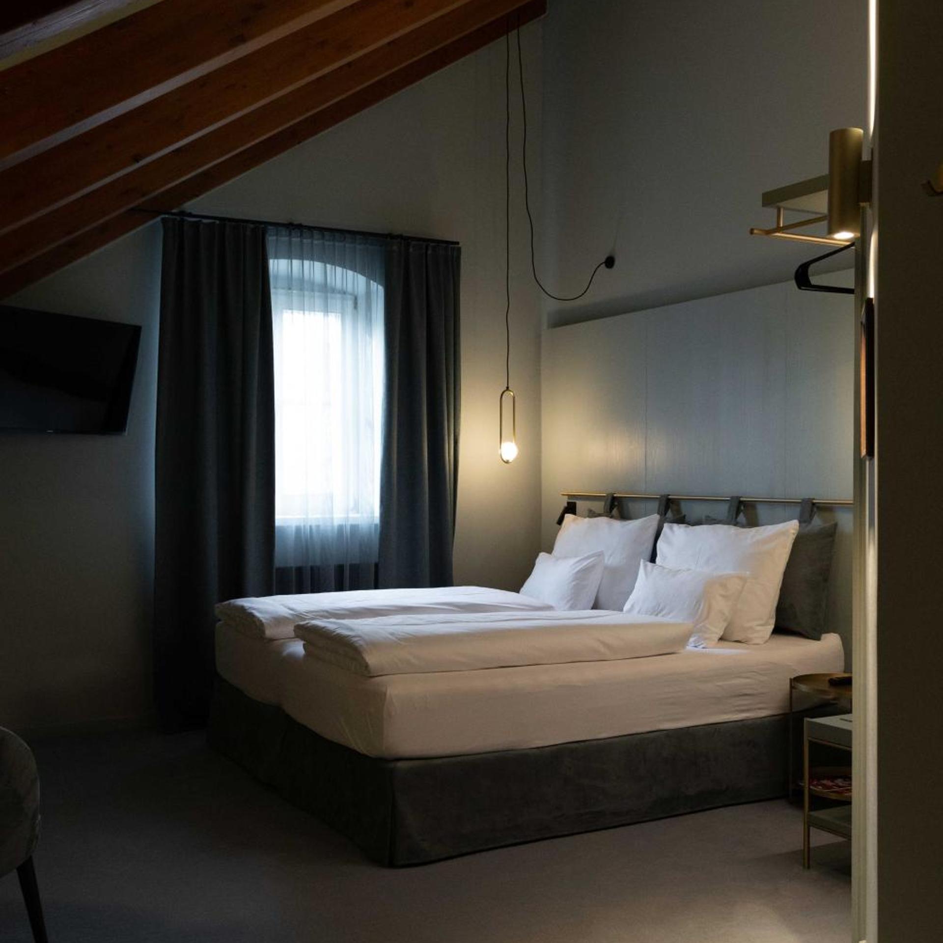Medium, Double Bed
