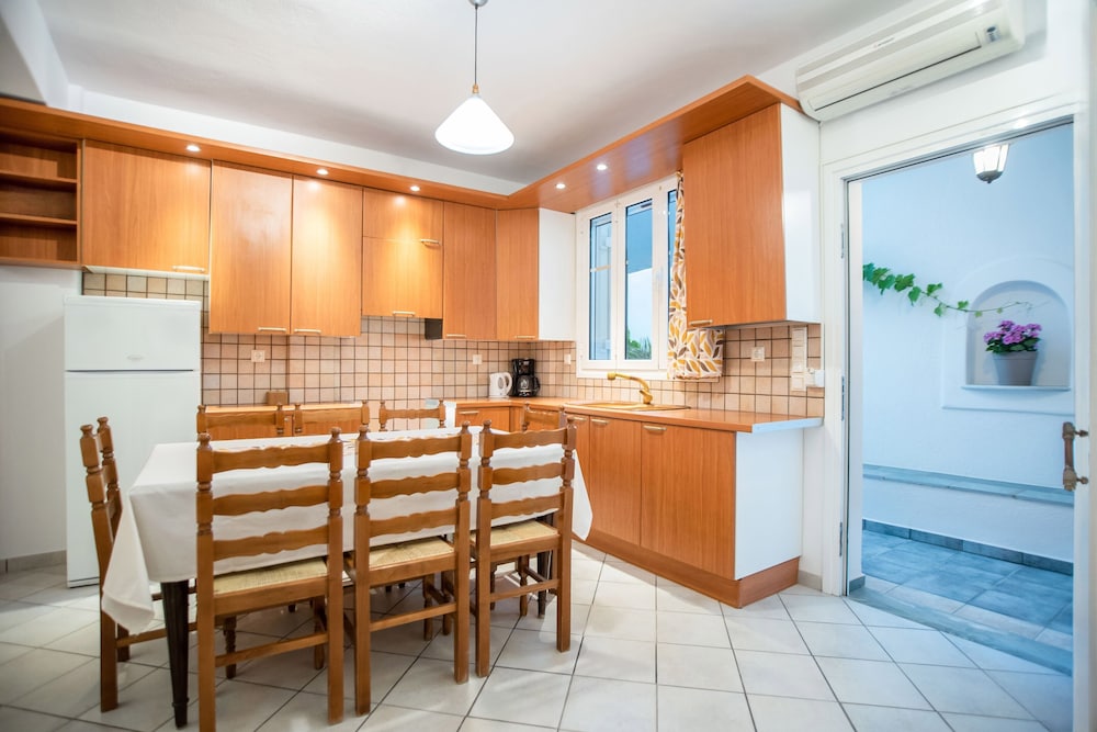 Kontaratos Studios & Apartments 10/50