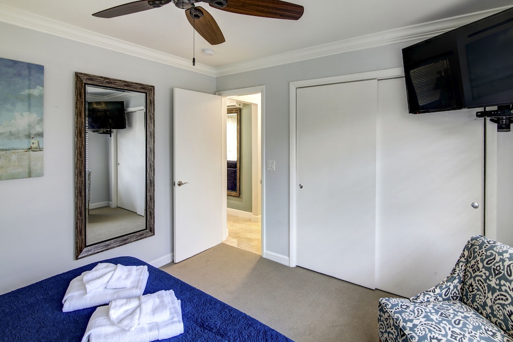 May Dee Suites 8/67