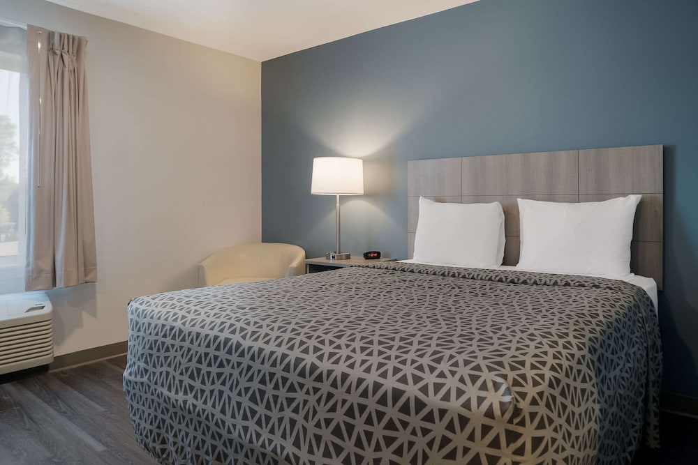 SUITE, QUEEN BED, ACCESSIBLE