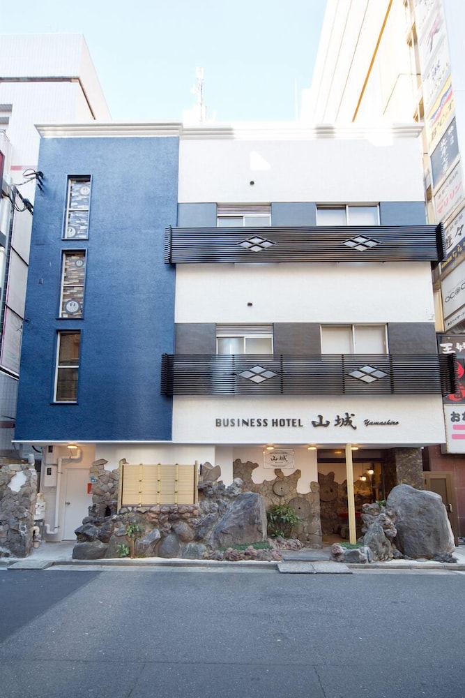 ビジネスホテル山城 写真1