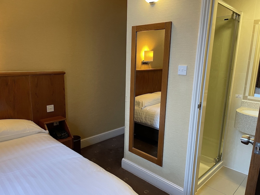 Orchard Hotel 11/41