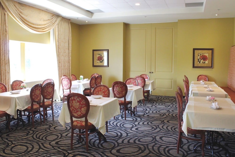 Monte Carlo Inns And Suites Downtown Markham 62/68