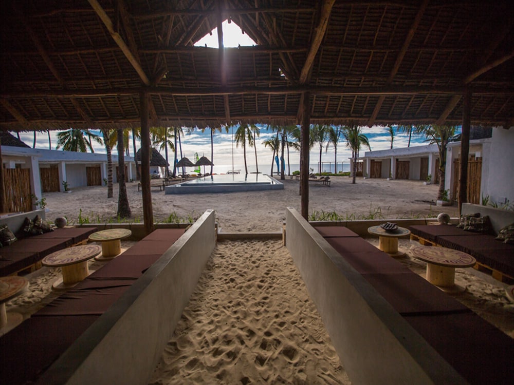 The Loop Beach Resort 6/72