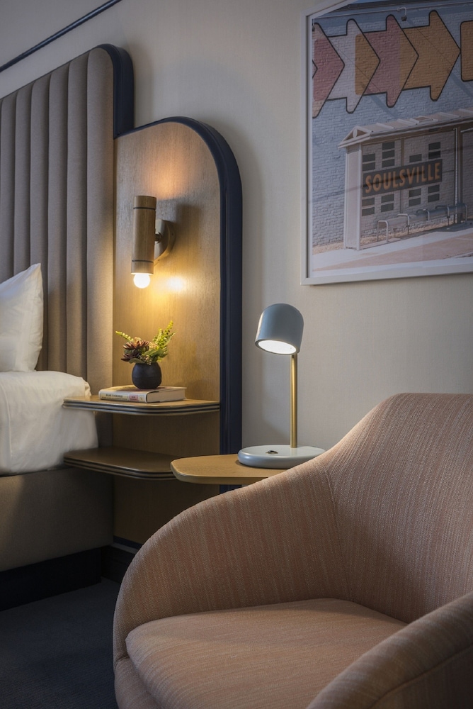 Hu Hotel Memphis 36/50