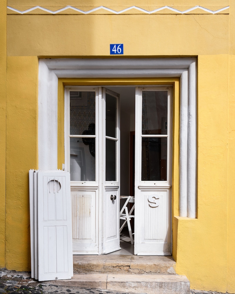 Alfama Yellow House 42/75