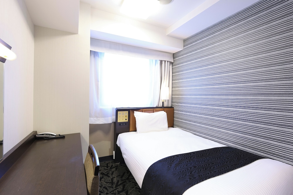 ROOM, SINGLE