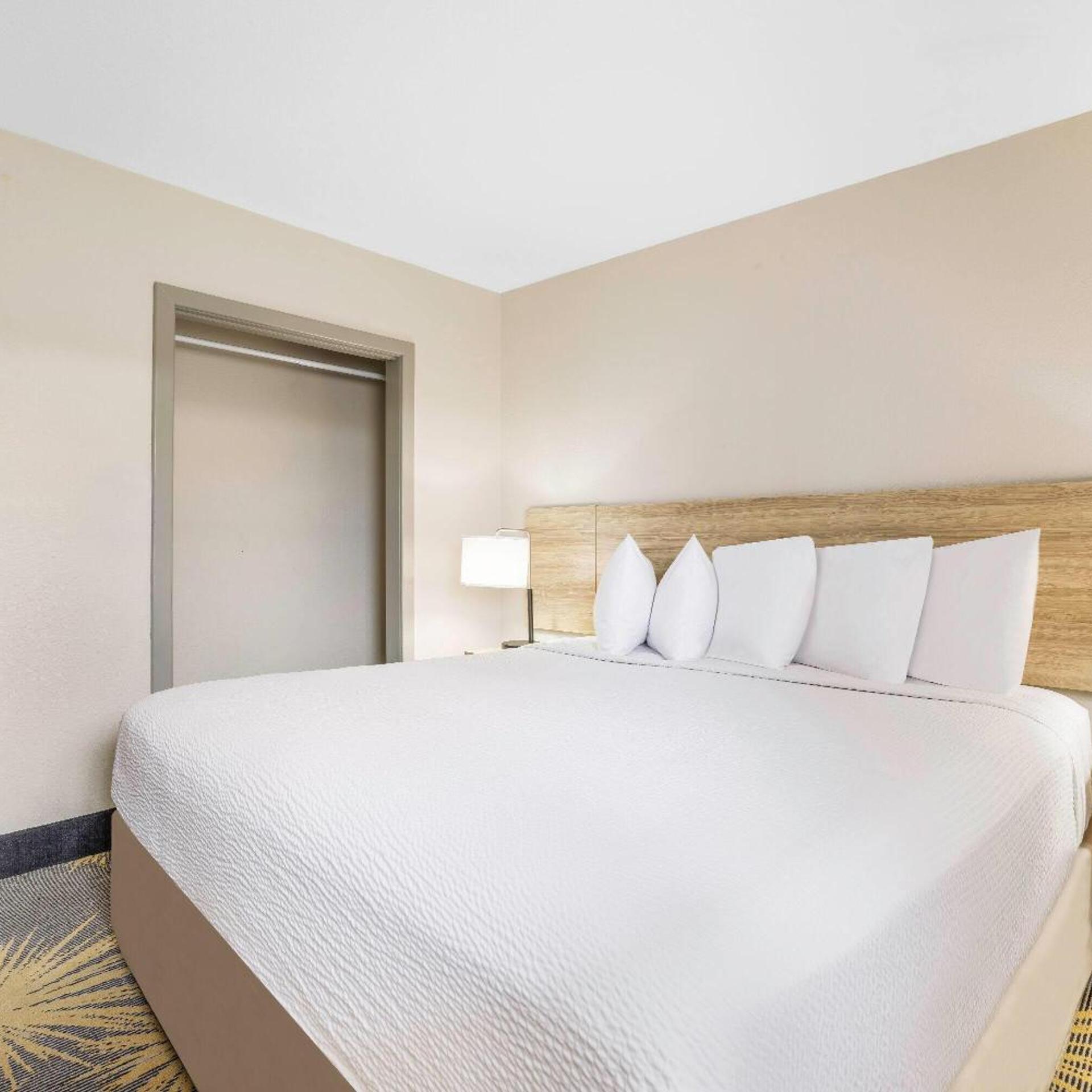 جناح بسرير كينج مع أريكة، Days Inn by Wyndham Cortez 3/9