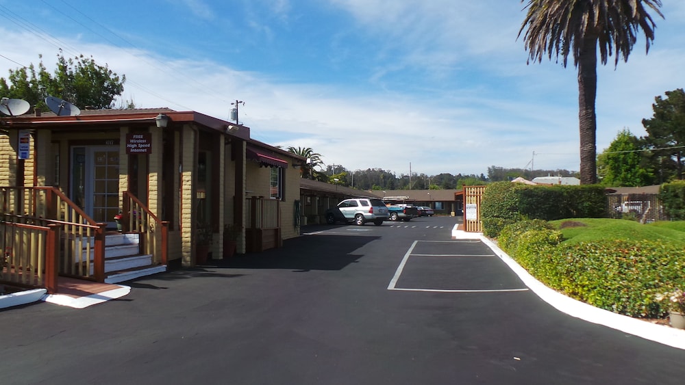 Hitching Post Studios Inn 50/63