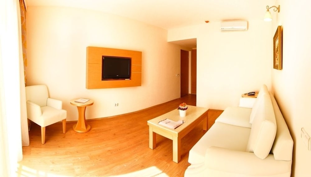 Ladonia Hotels Del Mare 39/50