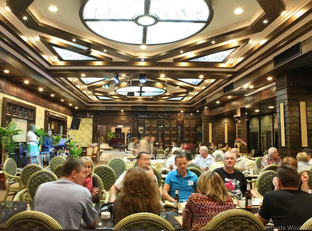 RueanPhae Royal Park Hotel 38/50
