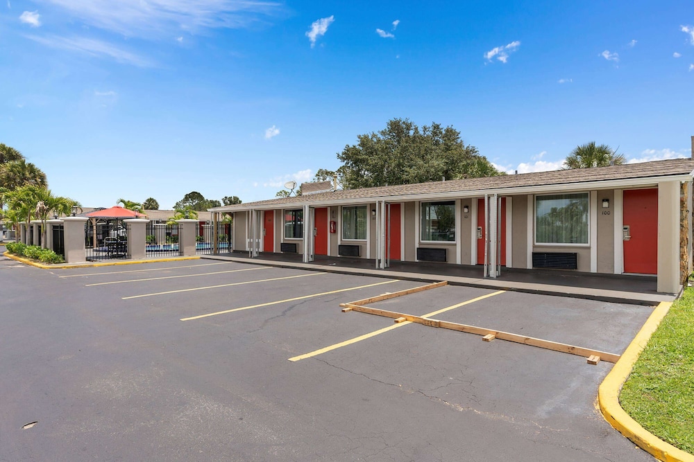 Super 8 by Wyndham Kissimmee/Orlando 42/50