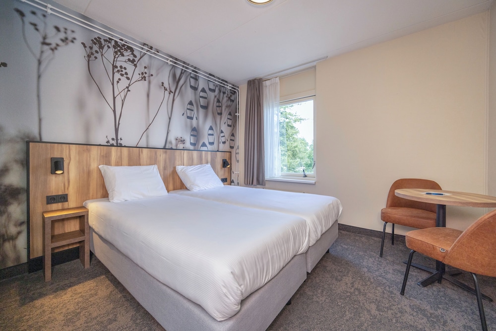 Small Double, Twin Beds