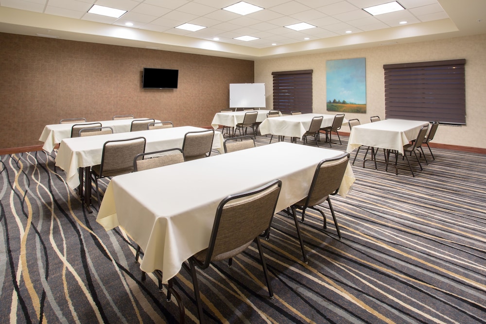 Holiday Inn Express Hotel And Suites Glendive 53/60