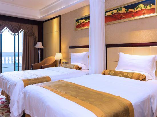 Select, 1 Queen and 1 Single Bed, Balcony