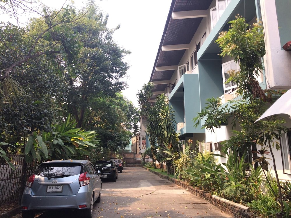 Changpuak Hotel 43/53