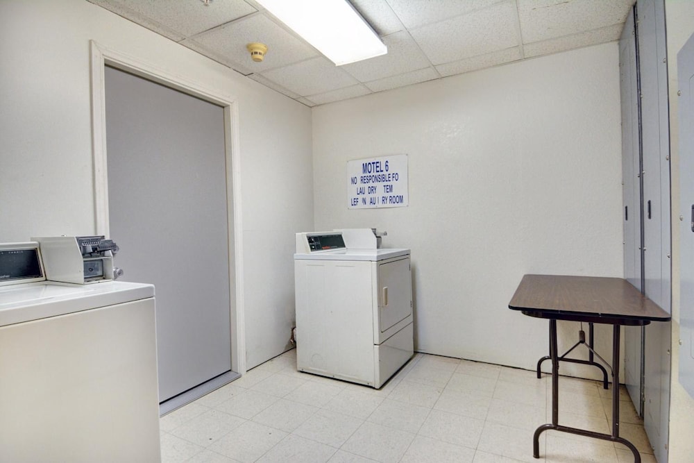 Motel6 Denison, TX 11/56