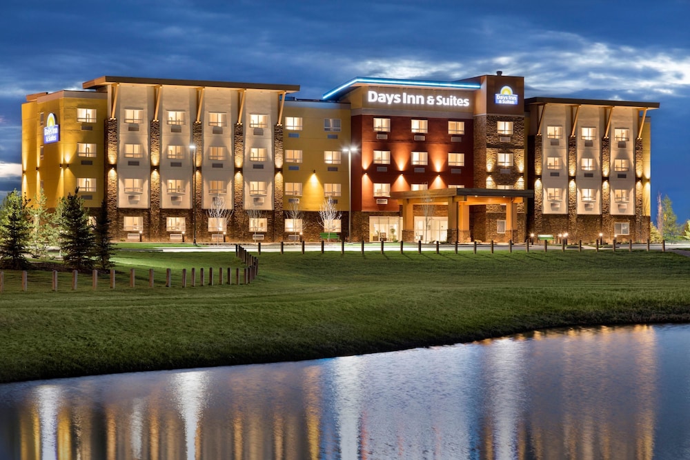 Fairfield Inn & Suites by Marriott Airdrie 1/54