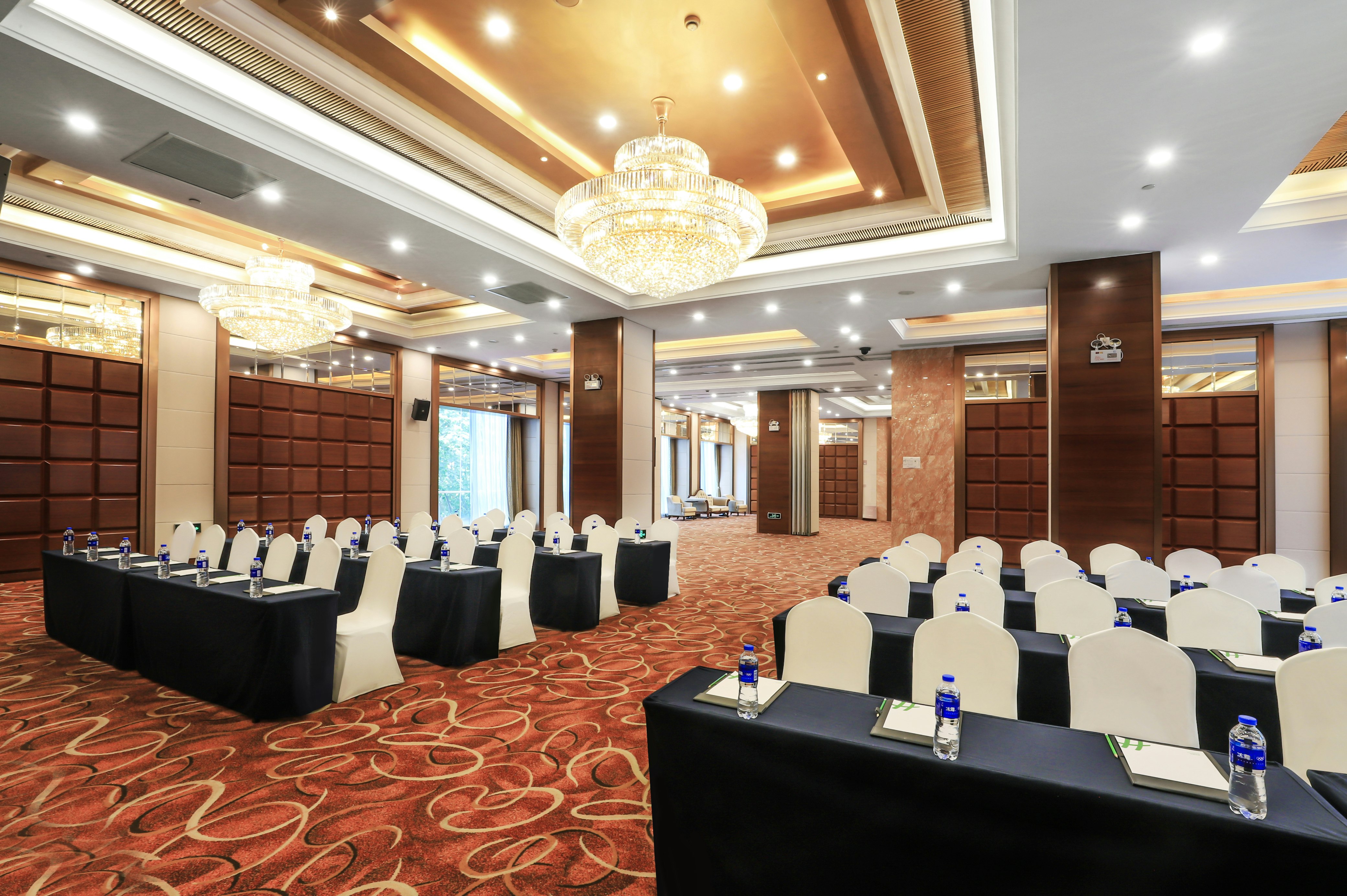 Holiday Inn Shanghai Pudong Nanpu 68/76