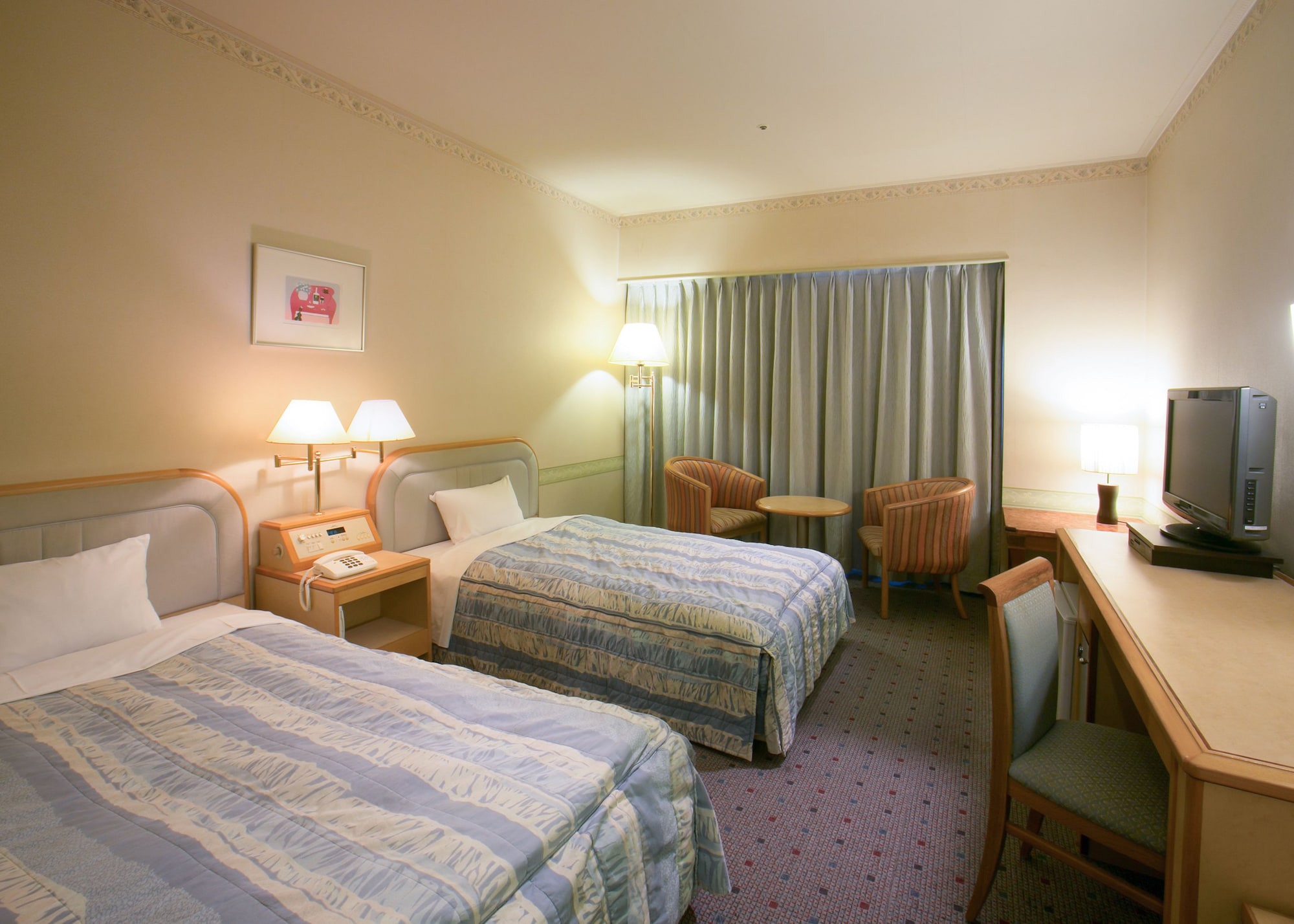 DELUXE, TWIN BEDS, SMOKING