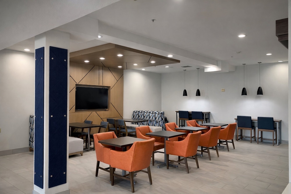 Quality Suites 41/46