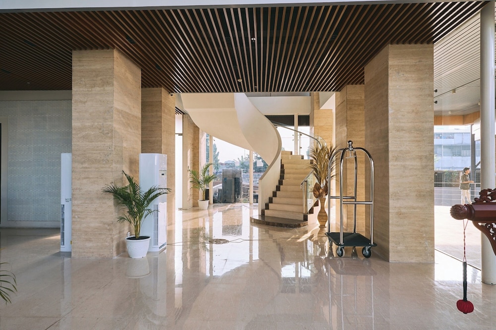 Horison Suite and Residences Iswara Bekasi 9/18