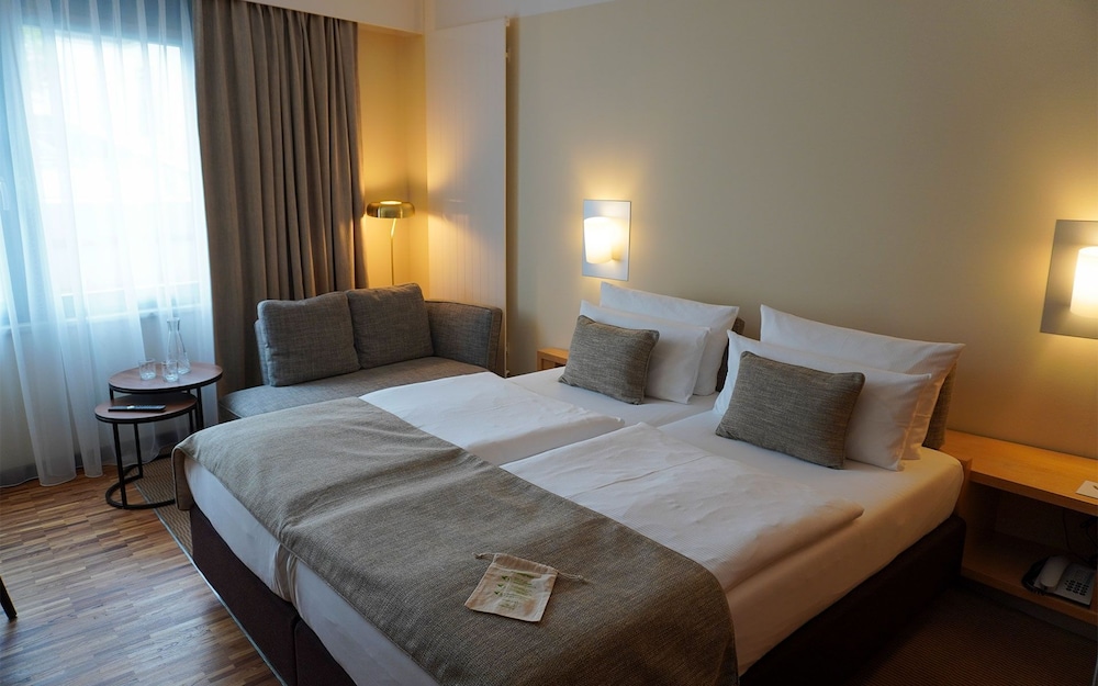 SUPERIOR, TWIN BEDS, GARDEN AREA